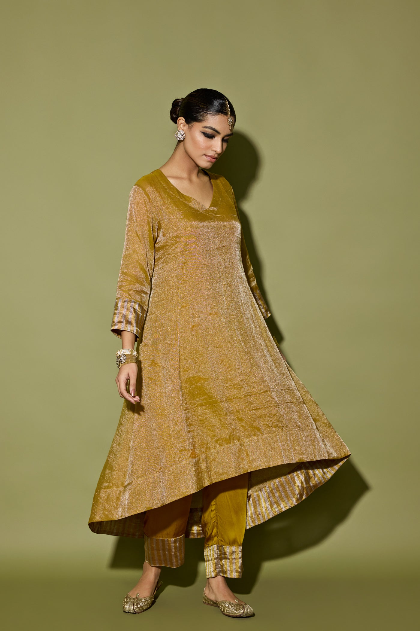 ASYMMETRICAL KURTA SET