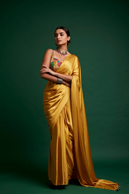 SAREE WITH BLOUSE AND BELT