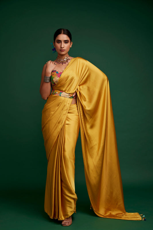 SAREE WITH BLOUSE AND BELT